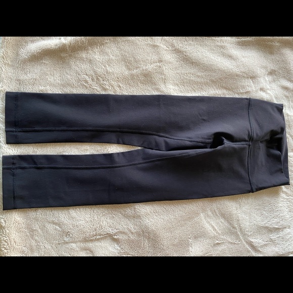 Black lululemon wunder under - Picture 3 of 3